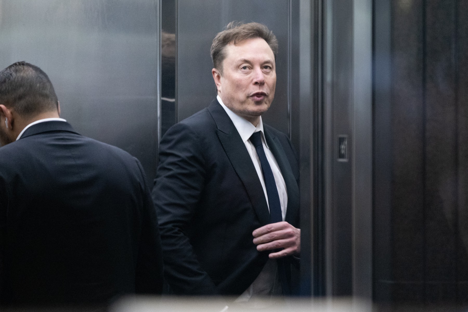 Elon Musk va coordona un nou proiect al Pentagonului pentru analiza viitorului războiului