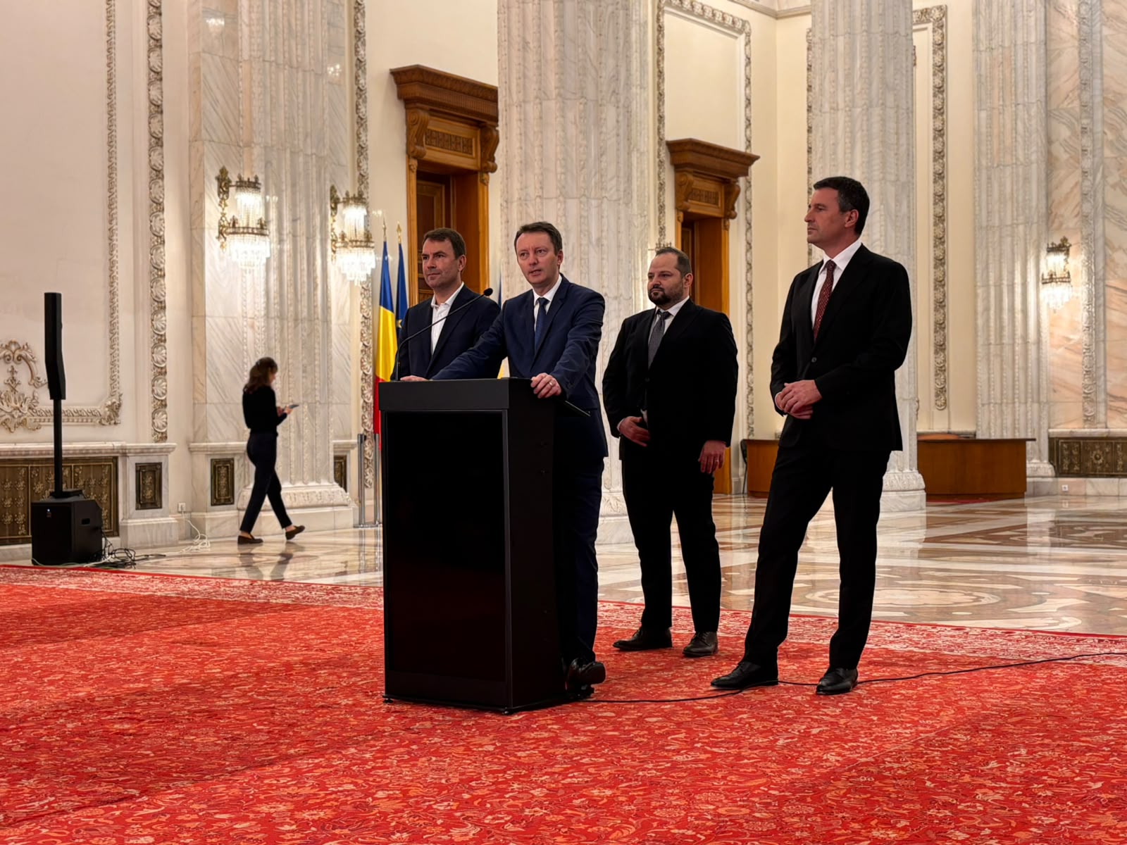 Ratingul României este sub presiune din cauza instabilității politice și a riscurilor fiscale