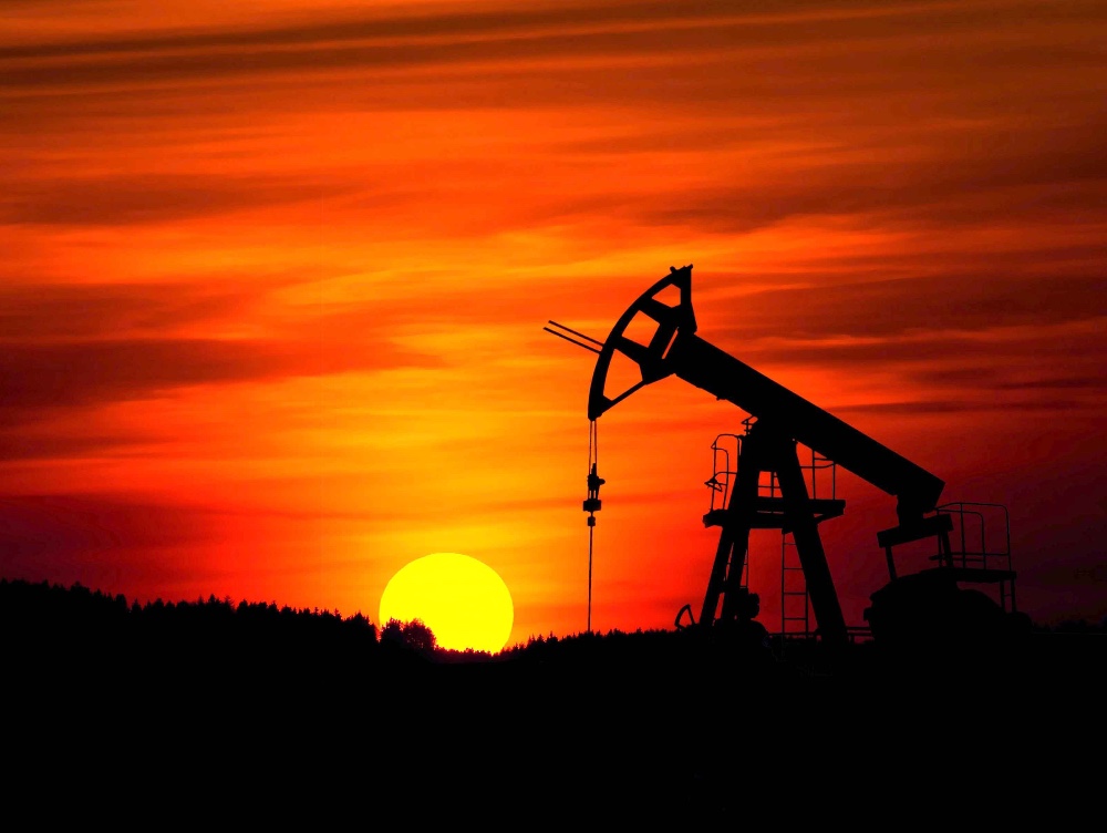 Prețul petrolului Brent a depășit pragul de 100 de dolari pe baril după restricțiile de export din China