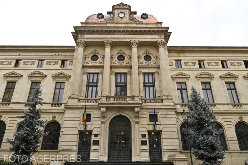 Rezervele valutare ale Băncii Naționale au scăzut cu aproape 5 miliarde de euro la sfârșitul lunii trecute