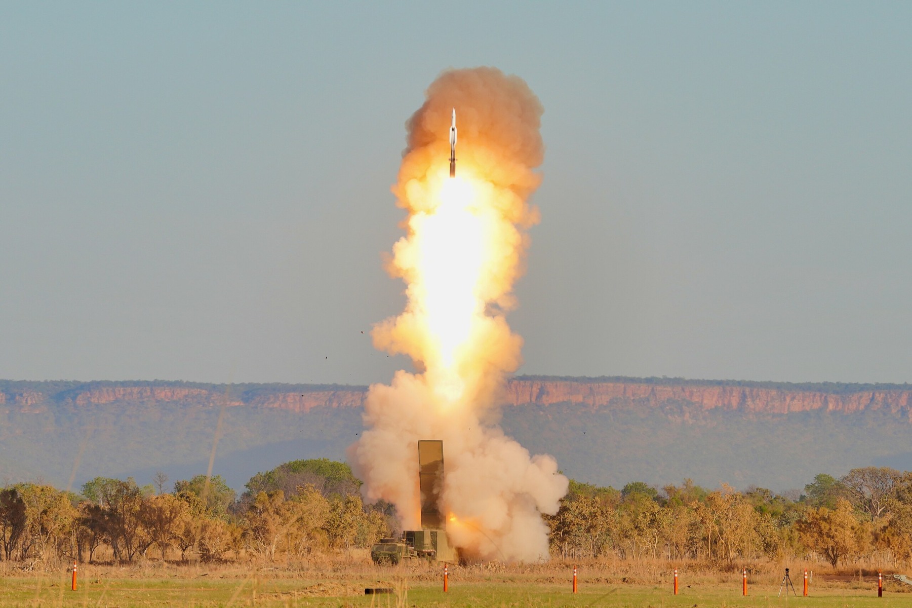 Contract de 24 de miliarde de dolari între Pentagon și Raytheon pentru furnizarea de rachete SM-6