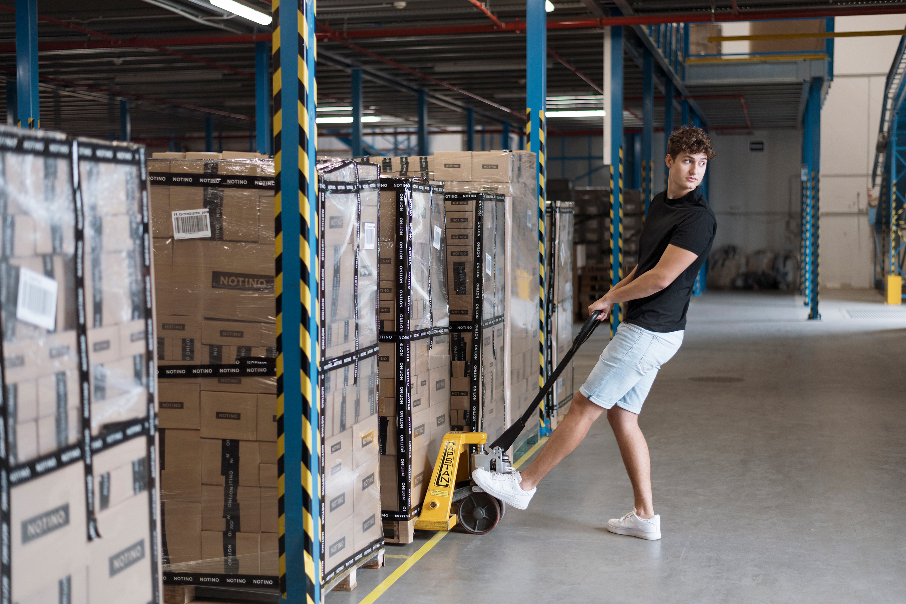 Strategiile retailerilor pentru Black Friday: de la prognoza de cerere la logistica livrărilor