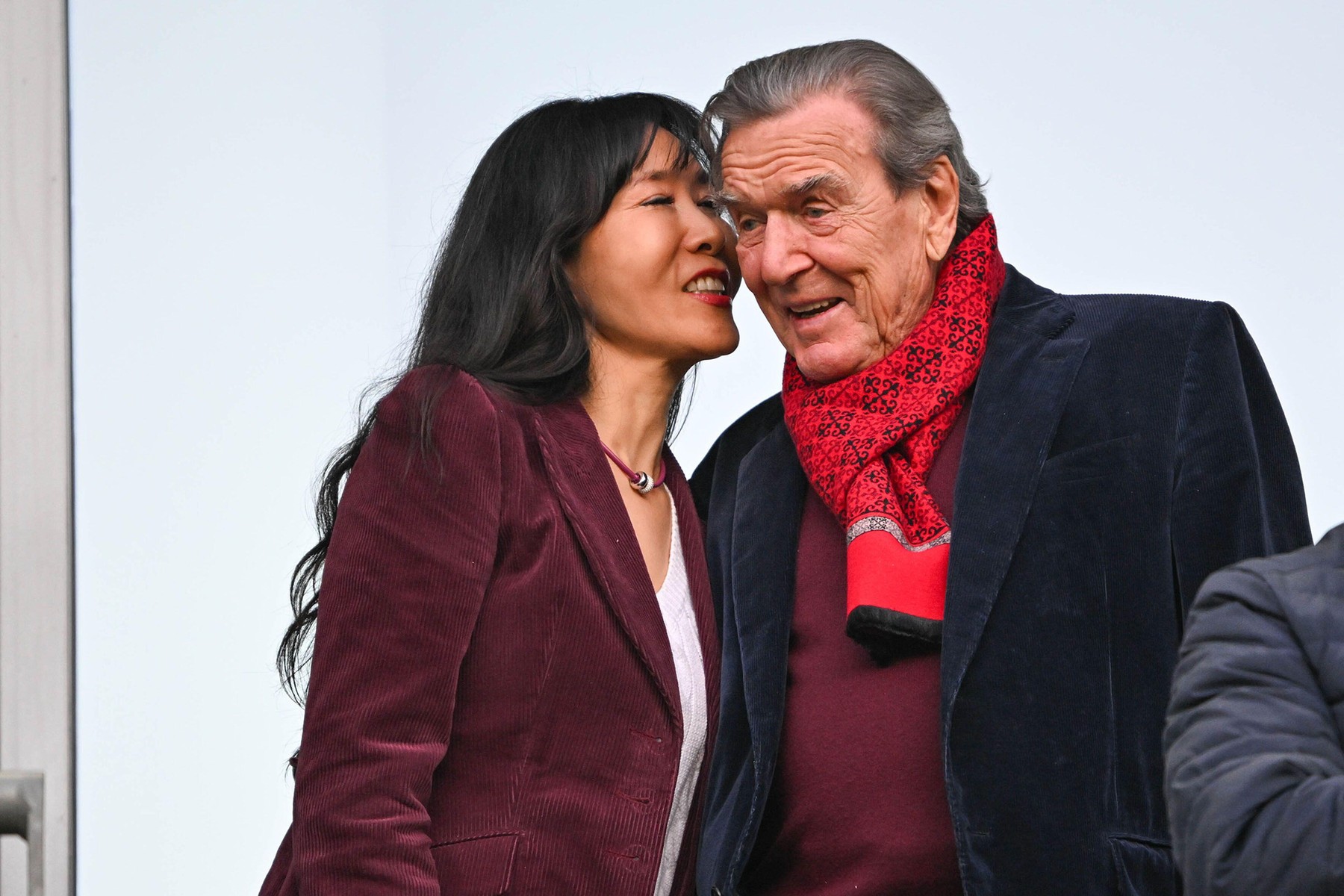 Fostul cancelar german Gerhard Schröder se alătură consiliului de supraveghere al unei companii de retail din Rusia