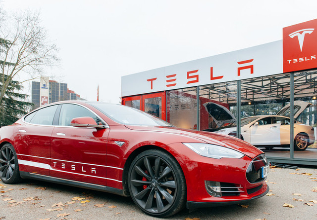 Acțiunile Tesla au crescut cu 5% după ce livrările de vehicule au depășit estimările analiștilor