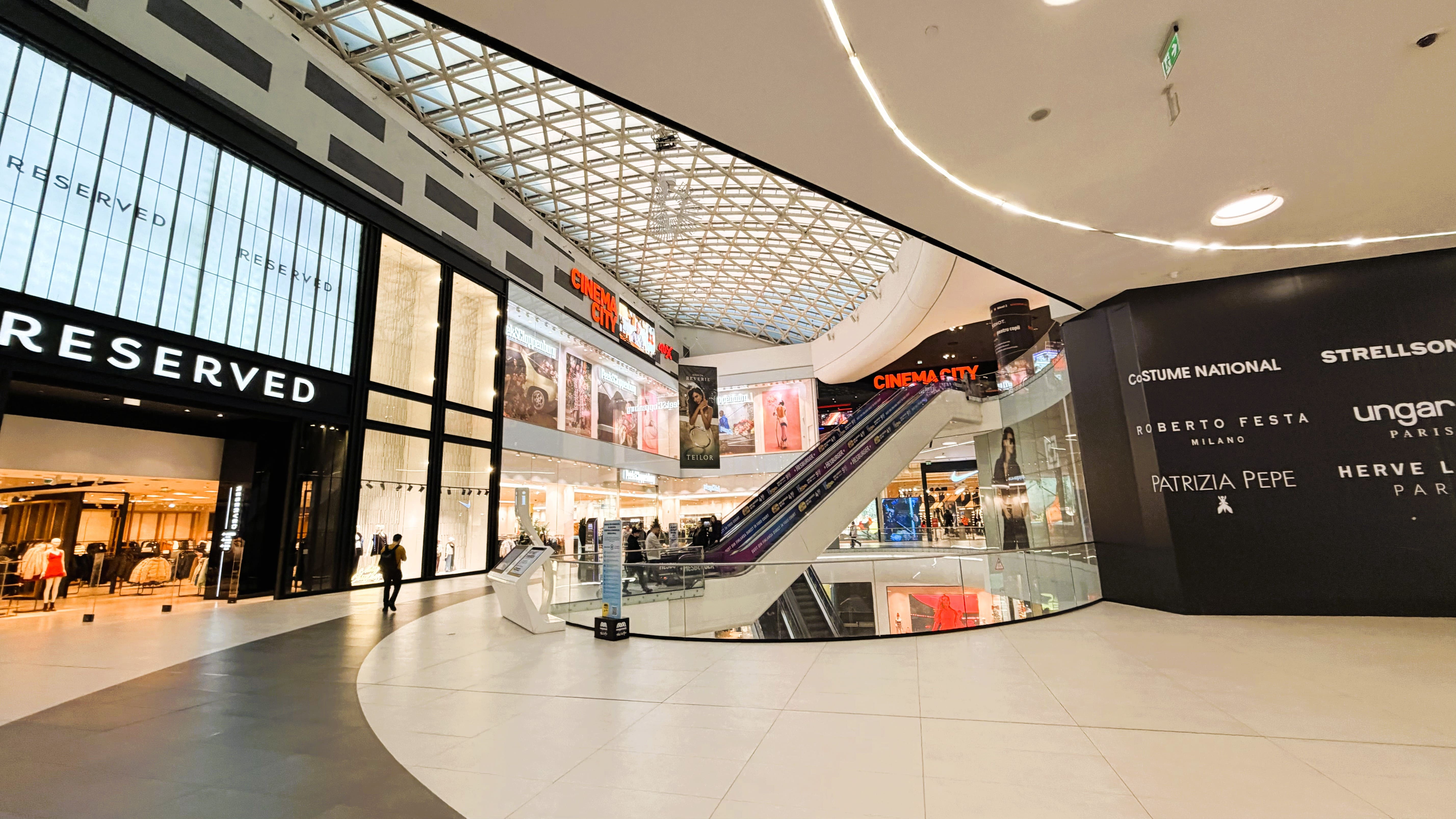 Vânzări de 3 miliarde de euro în marile malluri din București: topul centrelor comerciale