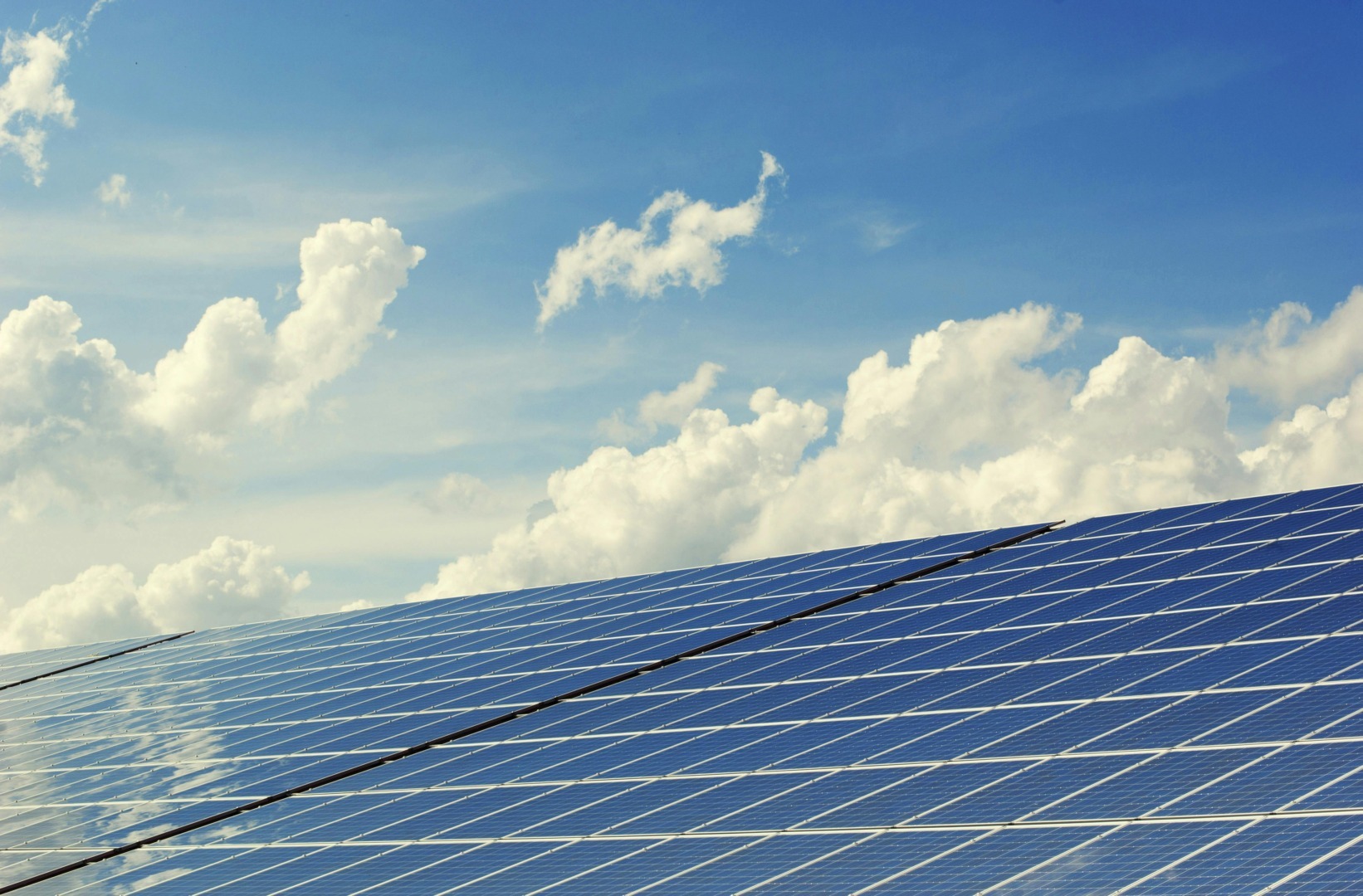 Rezolv Energy investește 728 de milioane de euro într-un parc fotovoltaic de 1,3 GW în Arad