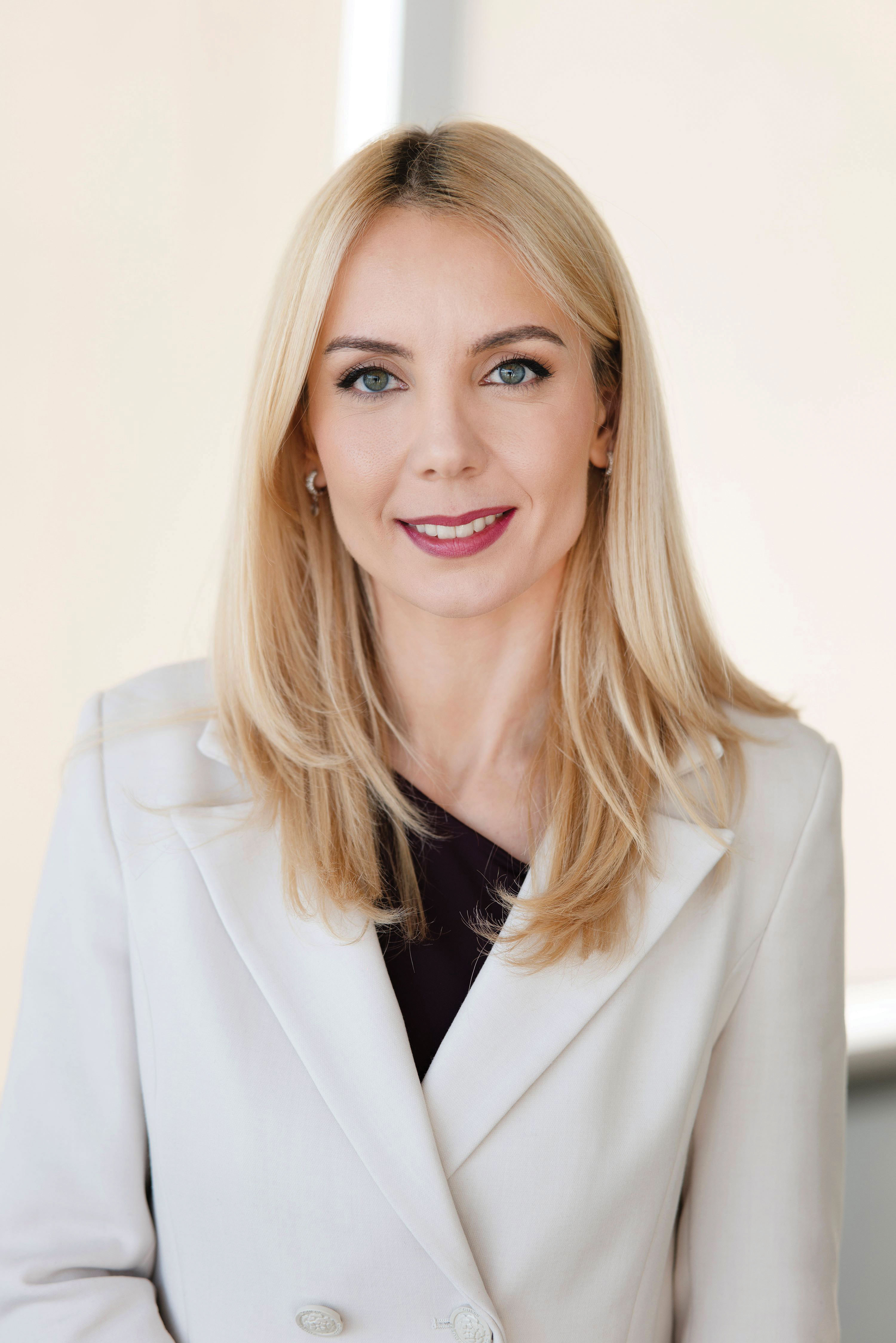 Ana Maria Toma ocupă funcția de Director Financiar la Ayvens în România