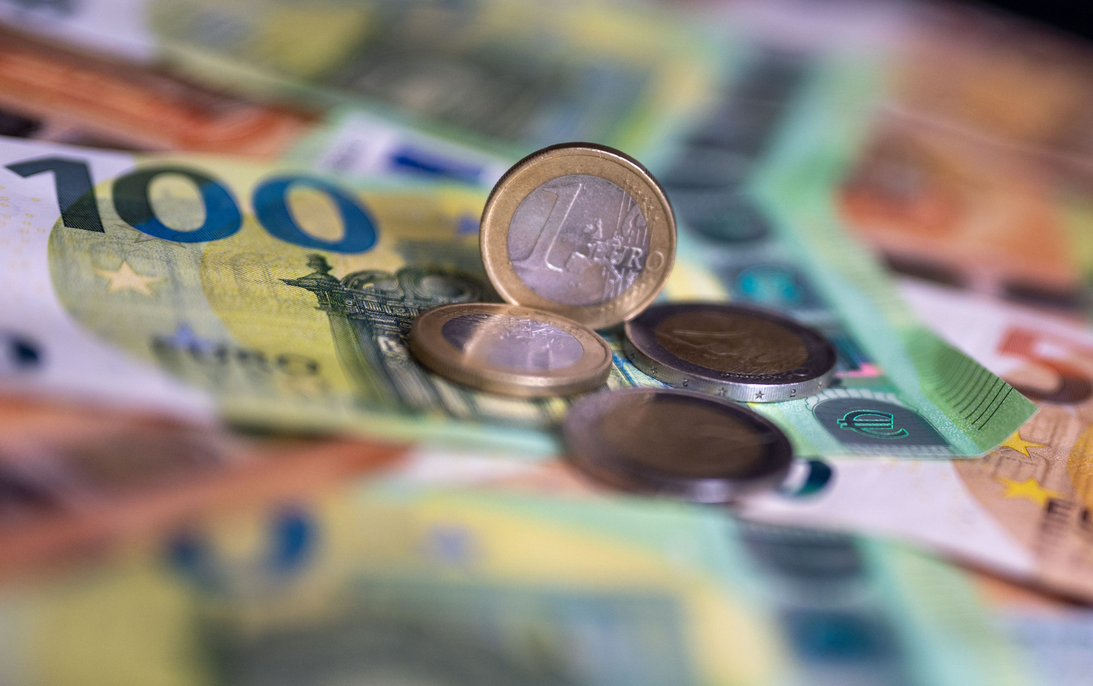 Investițiile străine în sectorul financiar și asigurări au crescut la peste 2,2 mld. euro în 2025