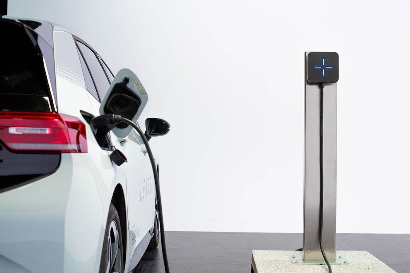 Piața vehiculelor electrice din România crește cu 51% în primele opt luni ale anului 2026