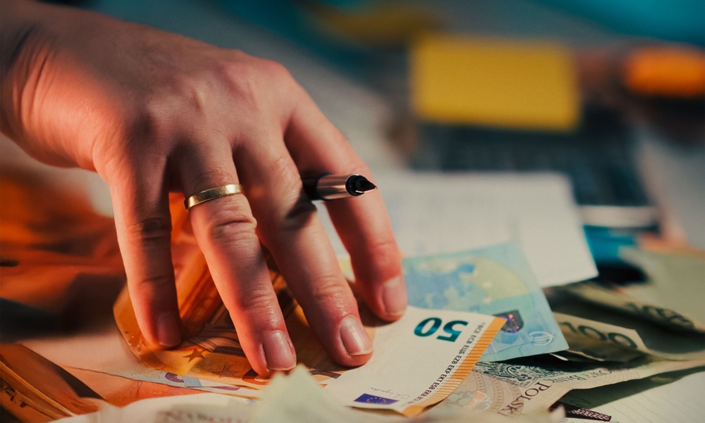 ANAF va trimite notificări detaliate pentru veniturile din comerțul online fără factură