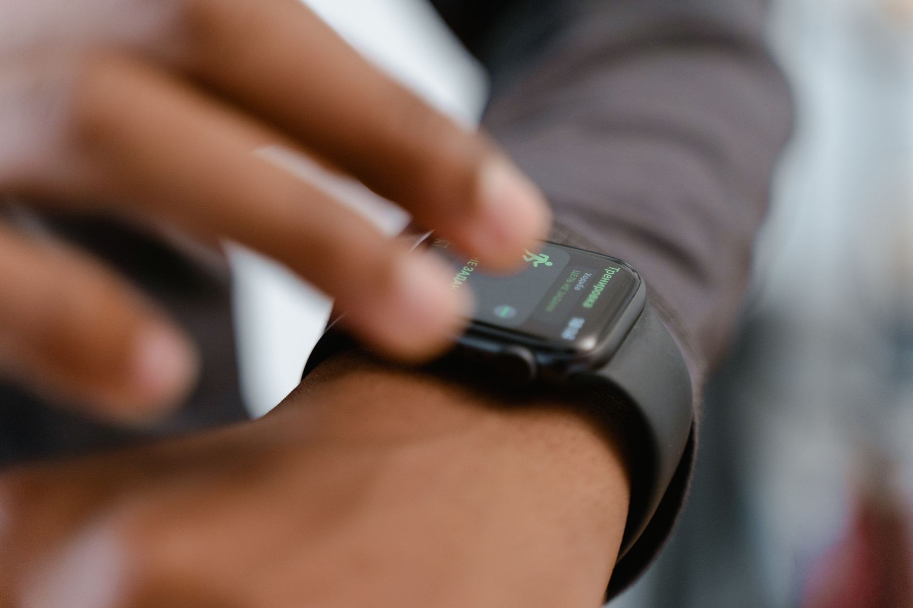 HUAWEI lansează WATCH D3, un smartwatch cu certificare medicală pentru monitorizarea tensiunii arteriale