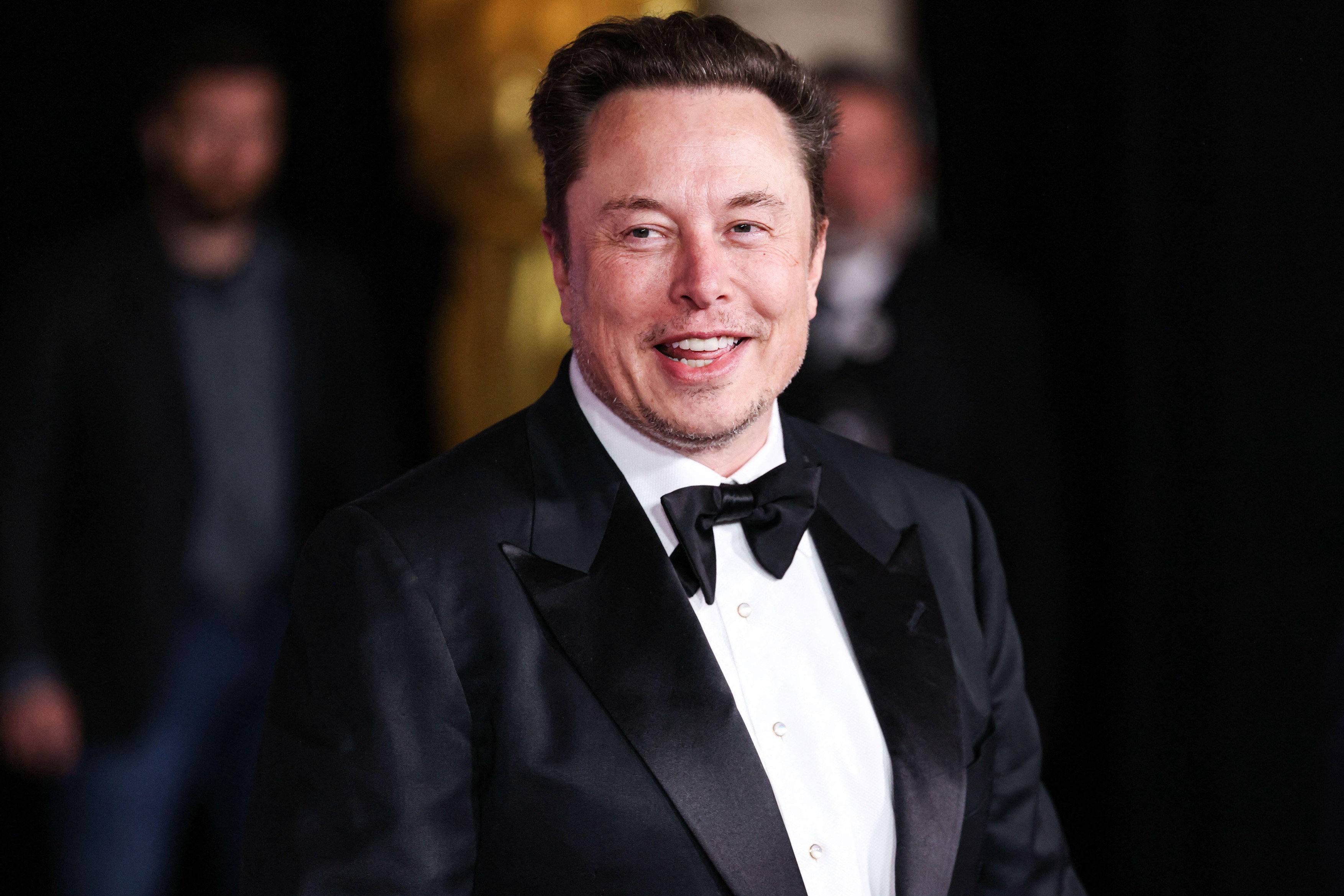 SpaceX achiziționează licențe de 8 miliarde de dolari, provocând scăderi masive pentru operatorii de telefonie din SUA