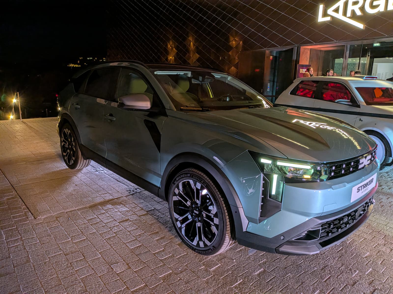 Dacia lansează noul crossover Striker la Salonul Auto de la Paris, cu un preț de pornire sub 25.000 de euro