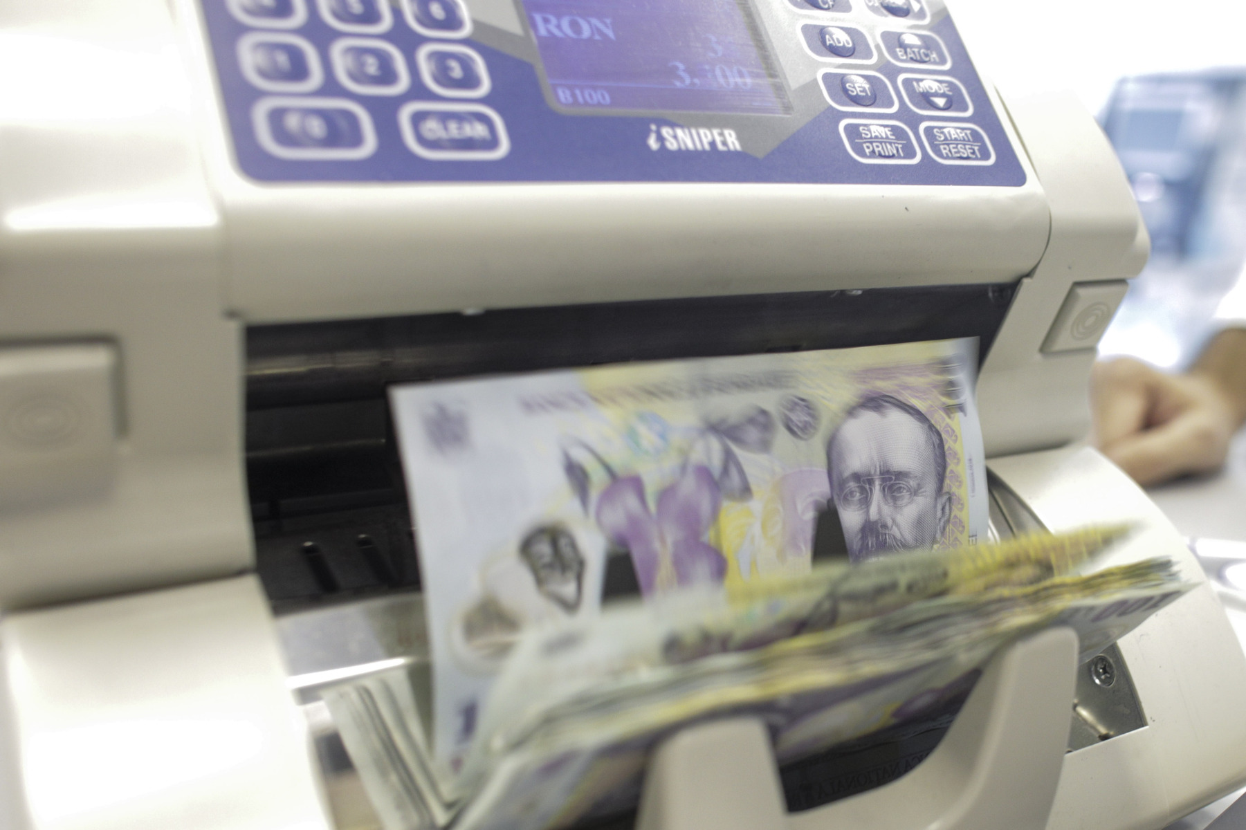 Deficitul comercial al României a crescut la 22,4 miliarde euro în primele opt luni ale anului 2026