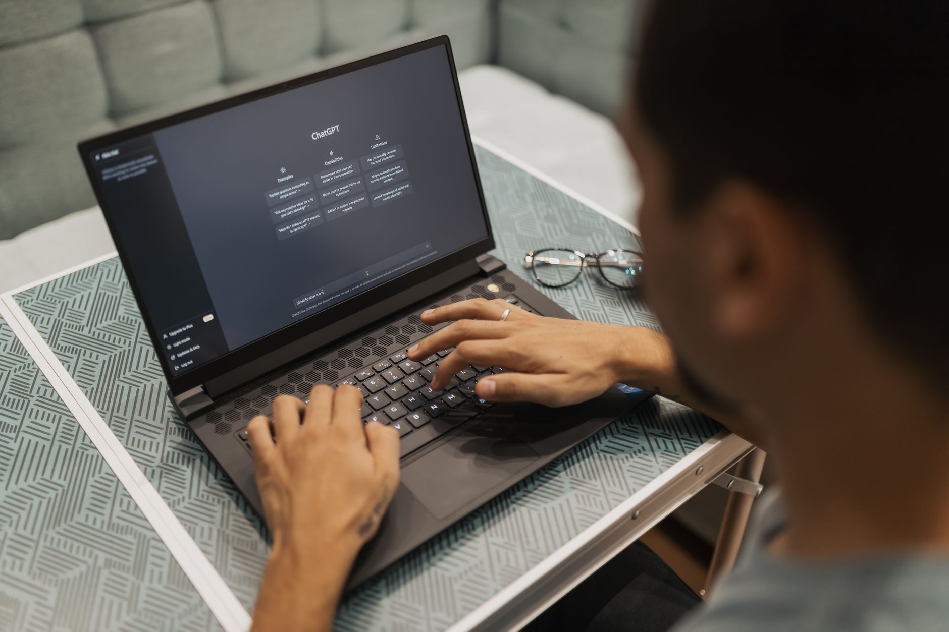 Evoluția pieței muncii: Rolurile cu inteligență artificială în creștere pe piața din România