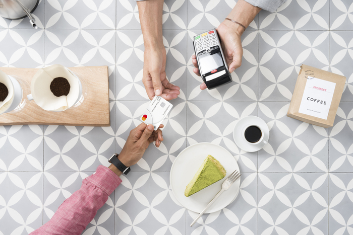 Mastercard introduce plățile offline în România: vei putea plăti cu cardul și fără conexiune la rețea