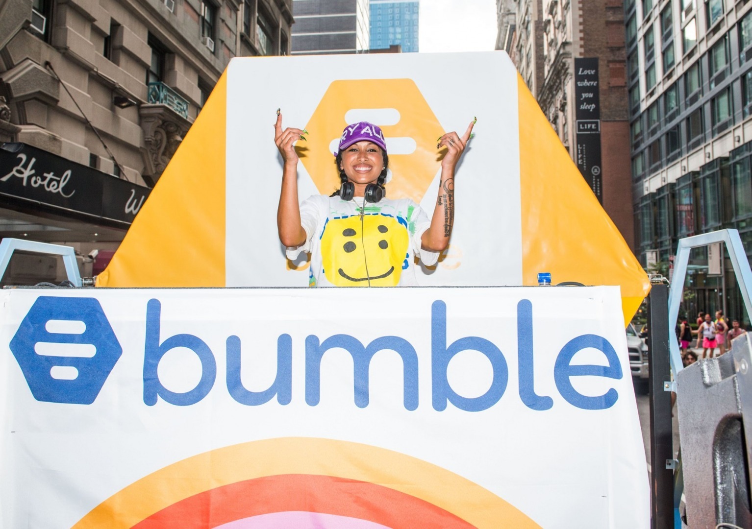 Acțiunile Bumble au crescut cu 50% pe fondul unor negocieri pentru o preluare de 1 miliard de dolari