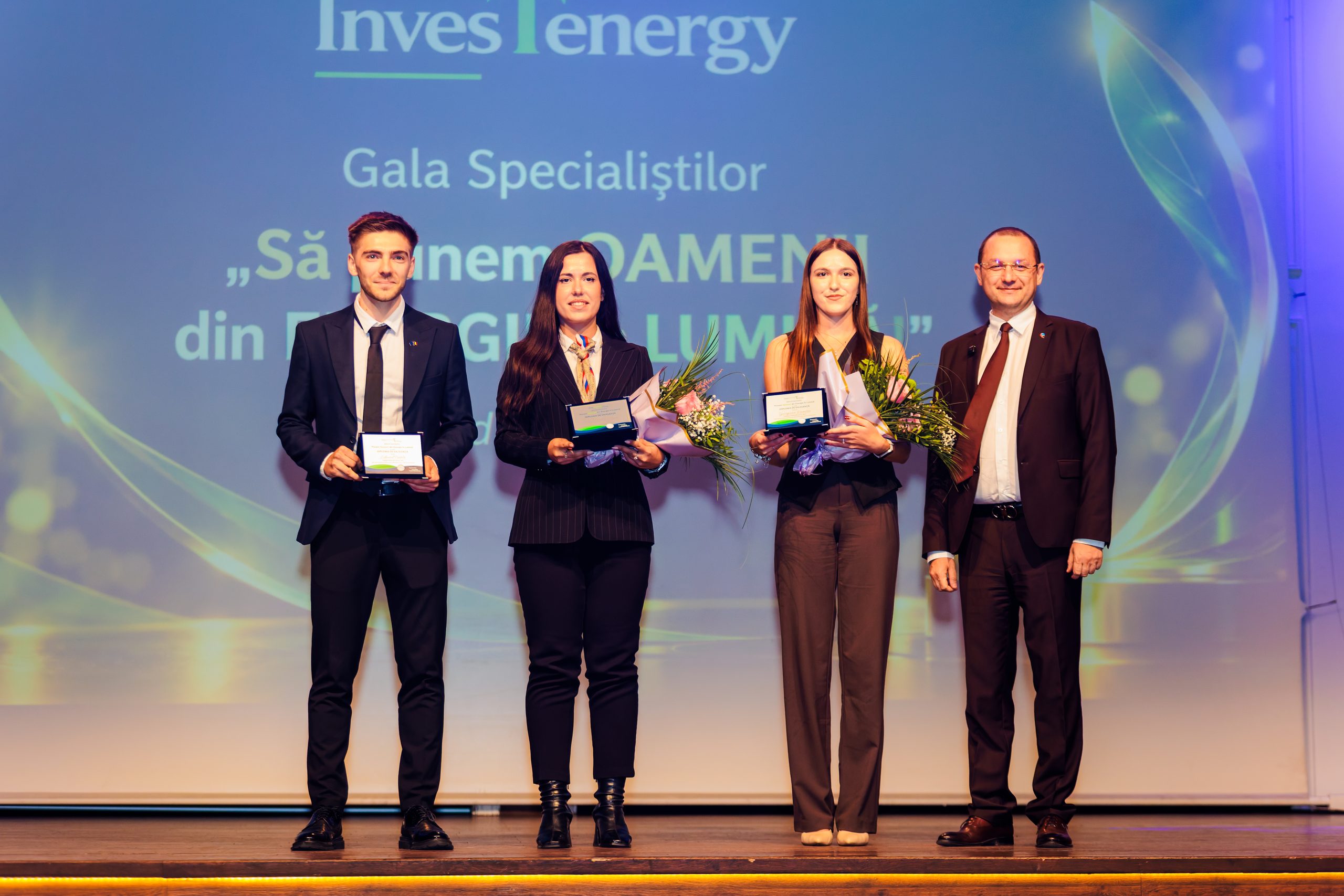 Trei tineri au câștigat programul Shadow Volt al companiei Electrica, fiind premiați la Gala Specialiștilor