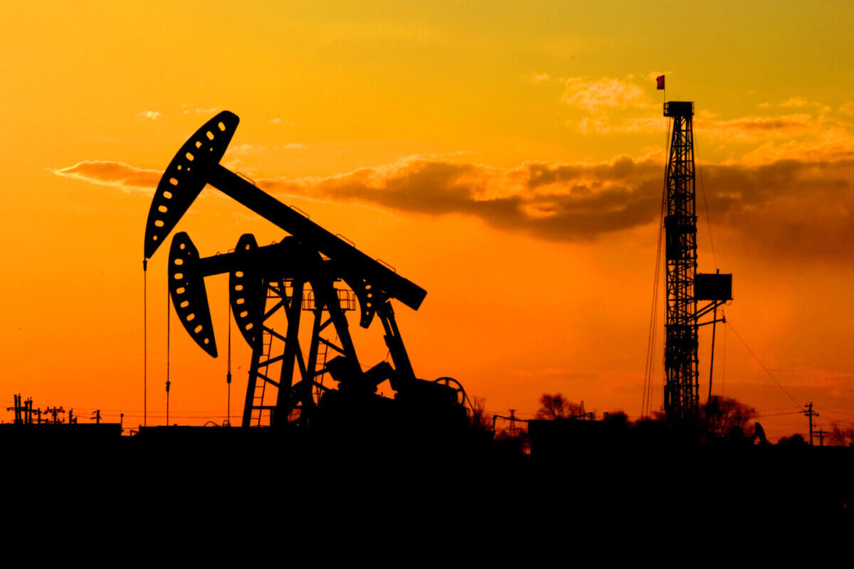 Creșterea prețurilor la energie și petrol alimentează riscul de inflație, avertizează Adrian Codirlașu