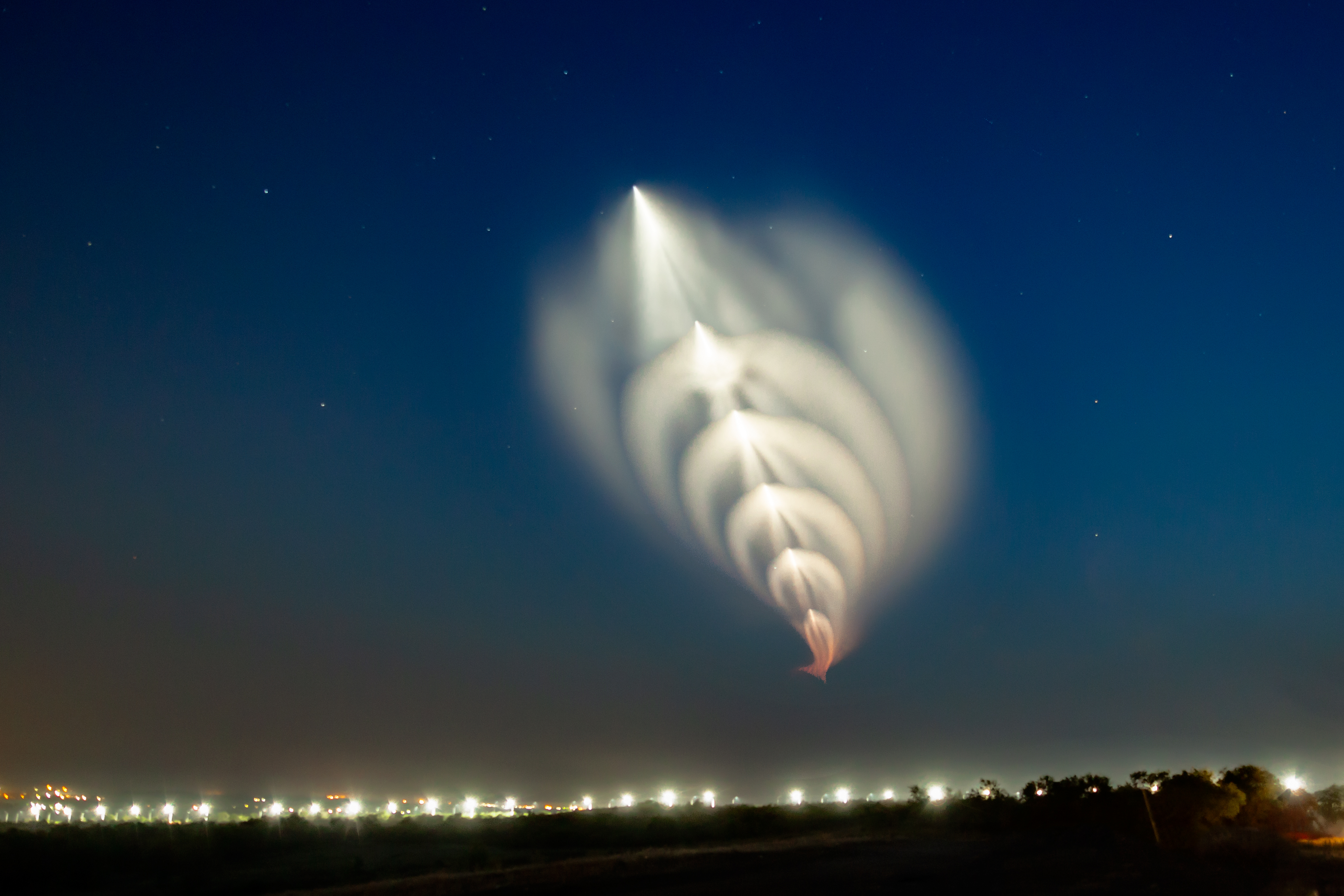 Fenomenul „meduză spațială” a luminat cerul SUA după lansarea unei rachete SpaceX