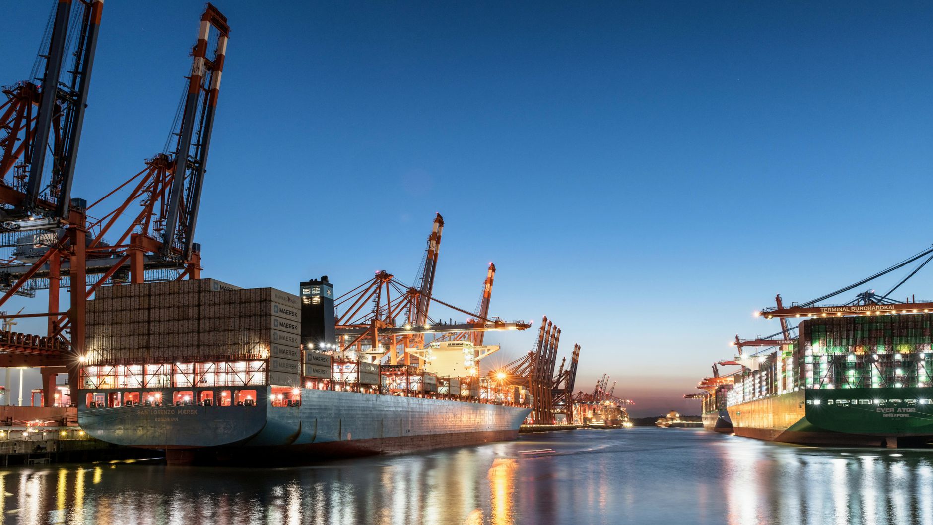 Exporturile Chinei au explodat în septembrie, excedentul comercial depășind 900 de miliarde de dolari